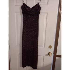 B.Darlin sz. 7/8 Black/Burgundy Shimmery Formal Strappy Back Gown High Slit